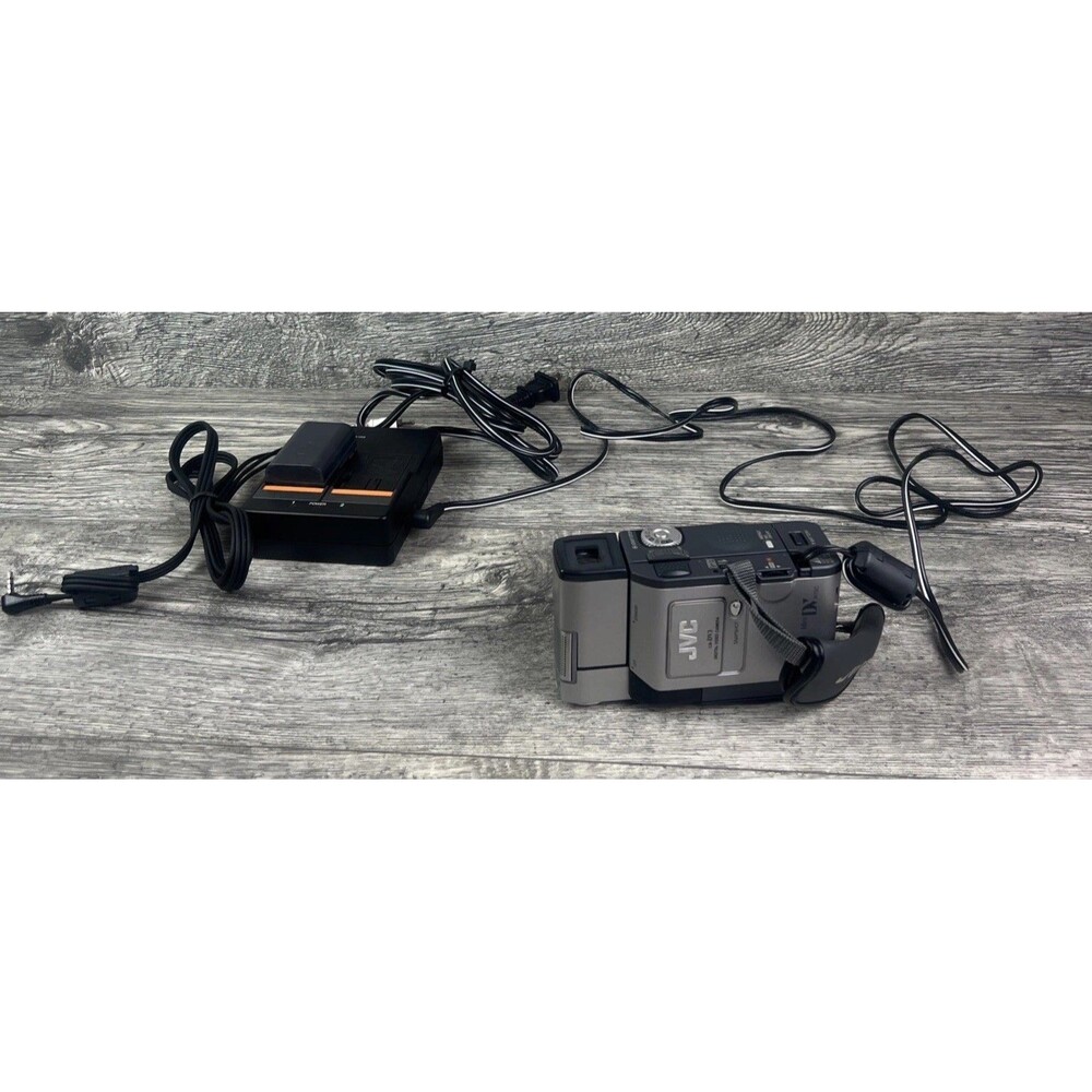 JVC GR-DV3 Mini DV Camcorder Digital Video Camera + Battery (Untested) Powers On